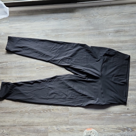 Cleanout Sale!! 🔥🔥 Dropped Prices!🤑SheFit workout pants, black, size 2 Luxe - Picture 2 of 4